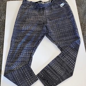 Nike black and white graphic print leggings